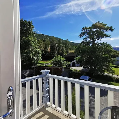 Отель Fjordhotell Eidsvag (Nesset)