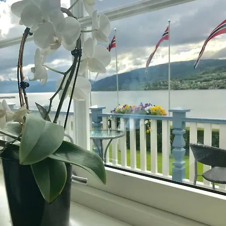 Отель Fjordhotell Eidsvag (Nesset)